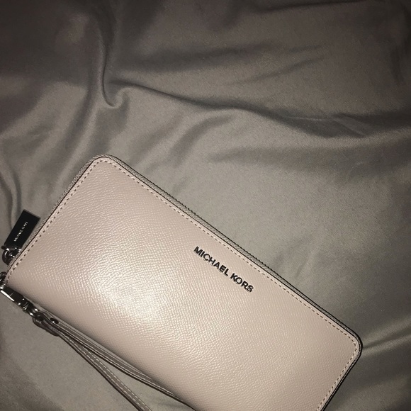 Michael Kors Handbags - Michael Kors Wallet